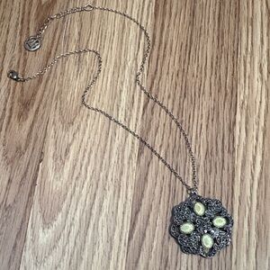 CROWN TRIFARI VINTAGE LIGHT GREEN RHINESTONE AND PAVE PENDANT 16-19" NECKLACE